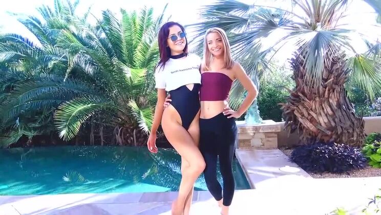 Paisley's First Lesbian Fisting 12