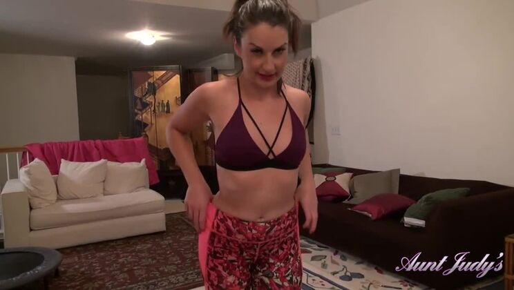 POV BJ with Hot MILF Auntie Cindy