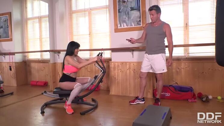Damaris Big Tits Gym Workout with Cum Finish