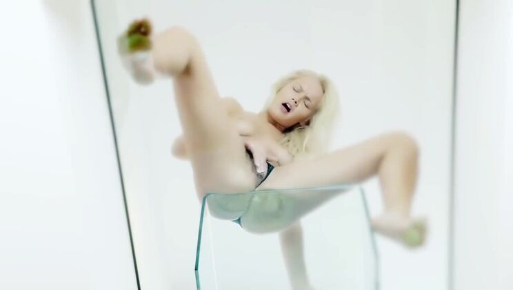 Stunning Solo Blonde