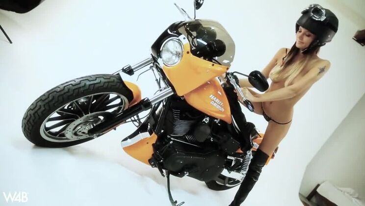 Blonde Clover's Backstage Bang