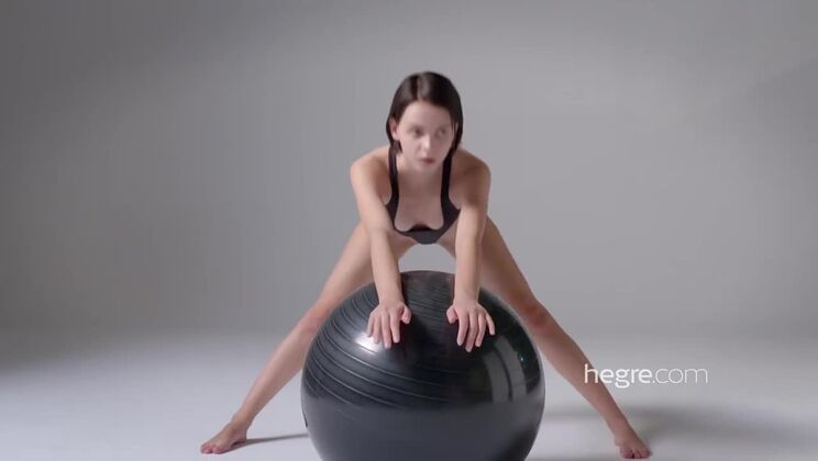 Ariel’s Naked Fitness - Small Tits & Sexy Moves