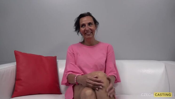 Brunette Klaudie: Mature and Sexy