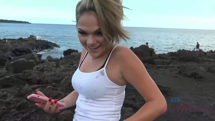 Amateur Blonde Gets Naughty on Hawaiian Beach