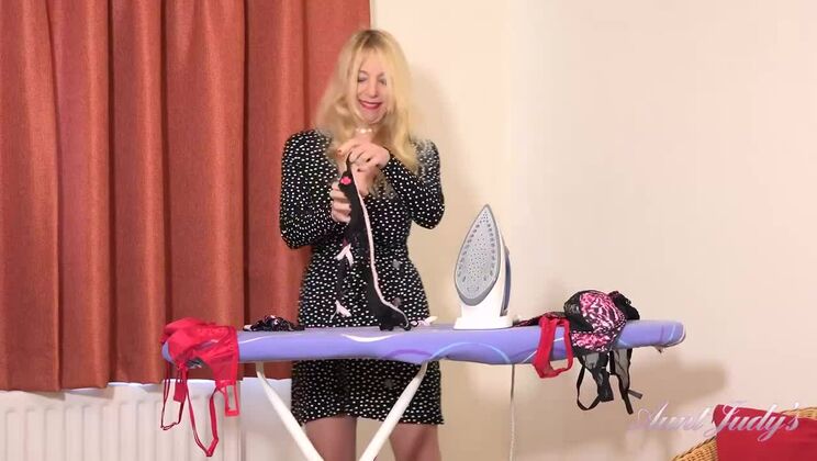 Blonde Babe Lucinda in Stockings Masturbates