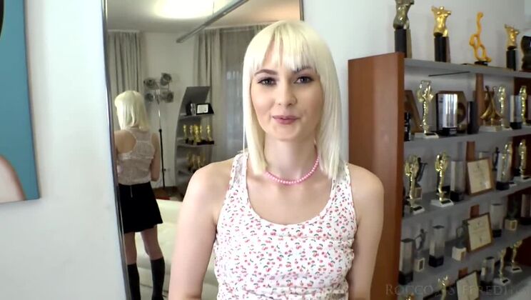 Incredible Blonde Gets Massive Cumshot