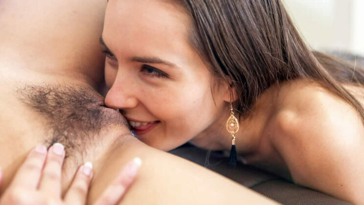 Full Bush Obsession: Jade and Charlotte's Lesbian Fun