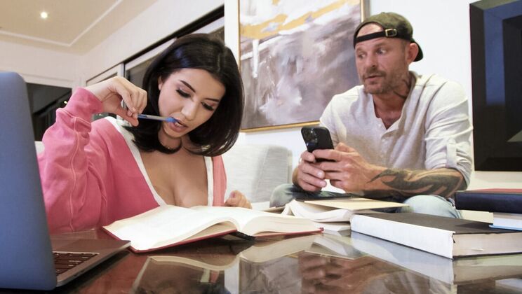 Roxie Sinner Gets Fucked by Scott Nails
