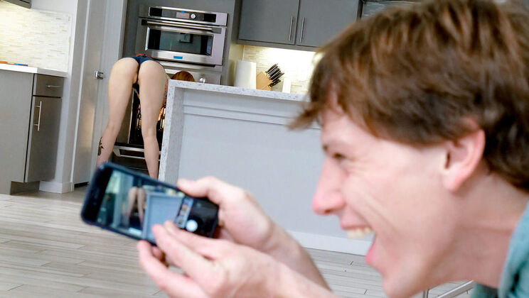 Redhead Creepshots with Lauren Phillips