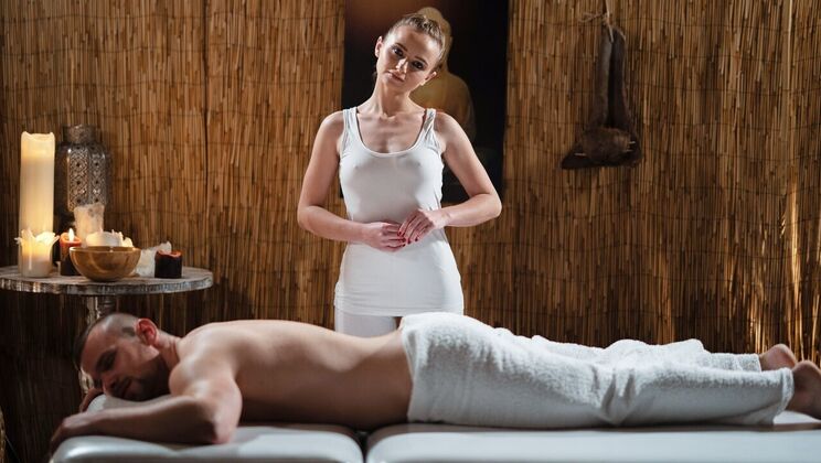 Czech Masseuse Lady Bug in Oil Massage Sex