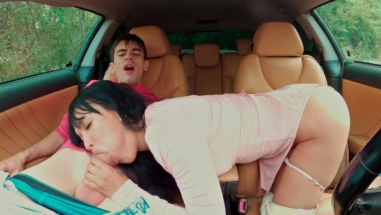Jordi El Niño Polla Gets a Blowjob from Asia