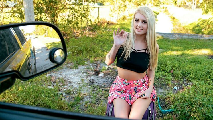 Amateur Wife Masturbates in Outdoor