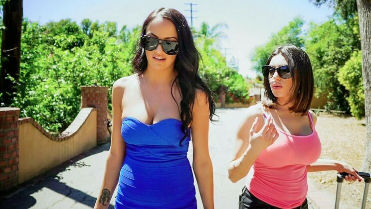 Sofi Ryan's Big Tit Shower