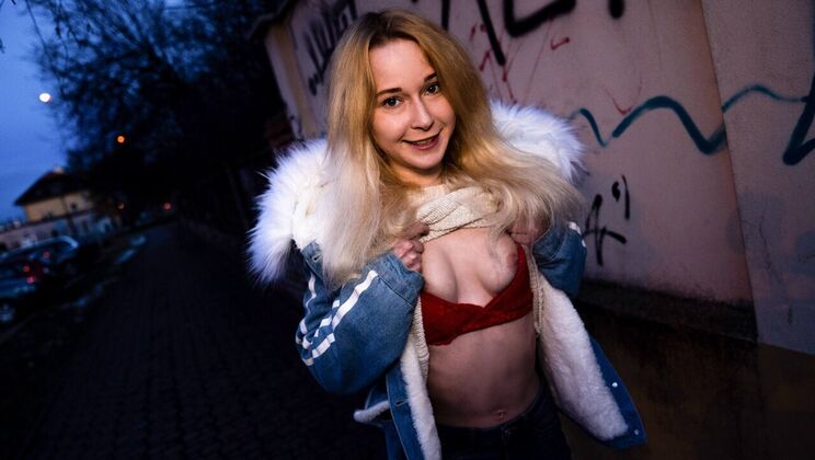 Outdoor Blowjob and Facial for Sweetie Plum