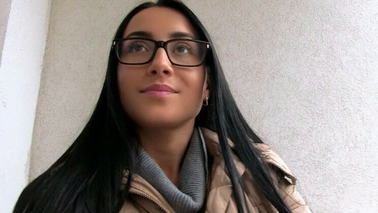 Anna Rose Fucks a Random Guy