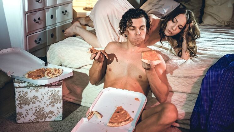 Brunette Russian slut wants deep fuck