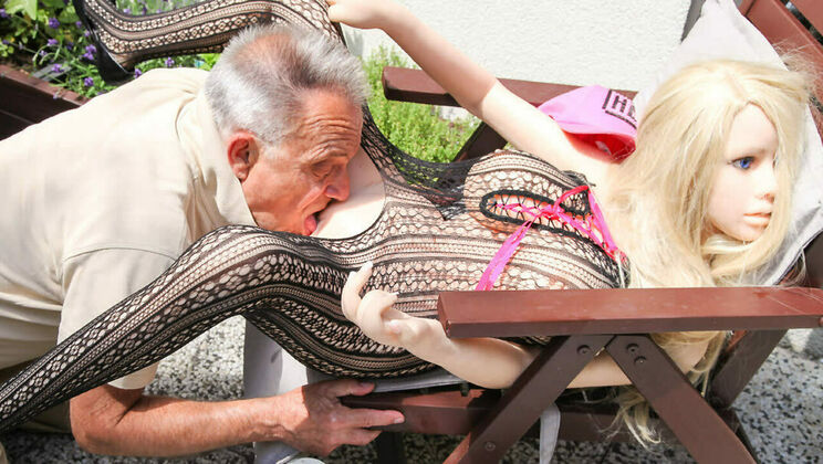 Masturbating with Sex Doll: Dirty Gunther