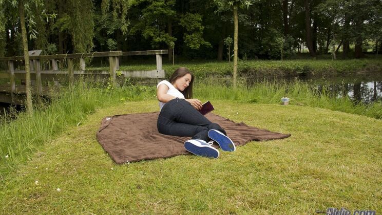 Hugo Fucks Savanah Secret Outdoors!