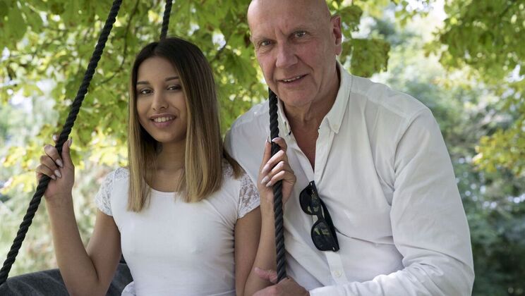 Roxy Lips Gives Handjob Outdoors