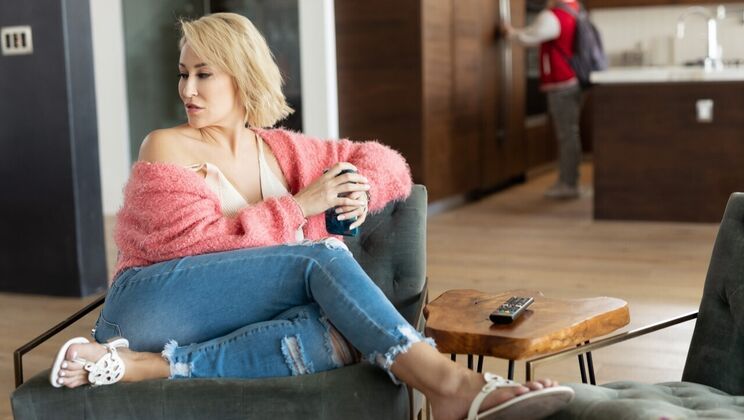 Enhanced Body MILF Ryan Keely in Doggystyle