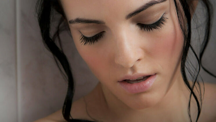 Alone in the Bathroom: Sapphira A's Wet Dreams