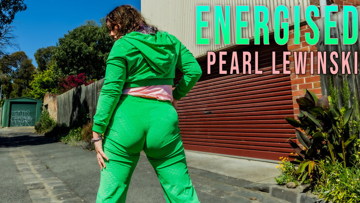 Pearl Lewinski's Big Tits Bounce