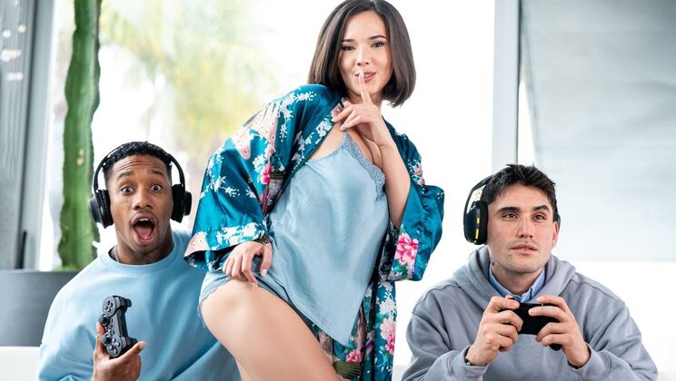 Eve Sweet’s Bubble Butt Bounces in Reverse Cowgirl