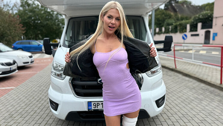 Zlata Shine Gets Public First Aid from Good Samaritan Charlie Dean in RV