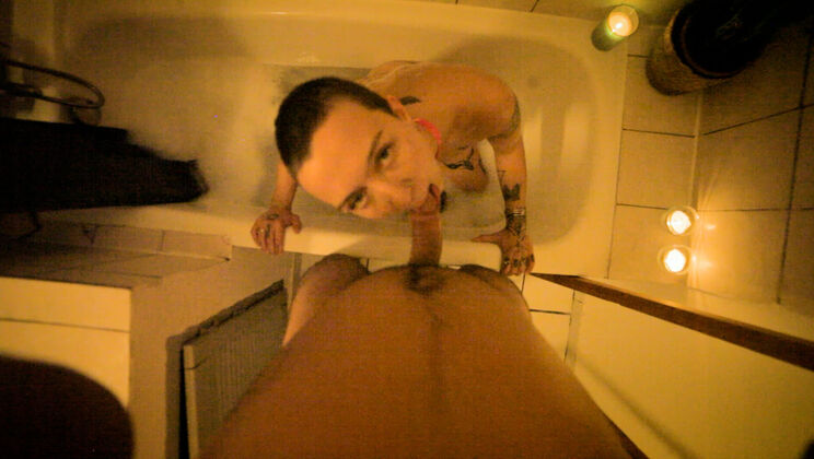 Pierced Lulu Gets Facefucked In Bath