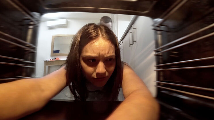 Matty Stuck in the Oven With Her Shaved Pussy